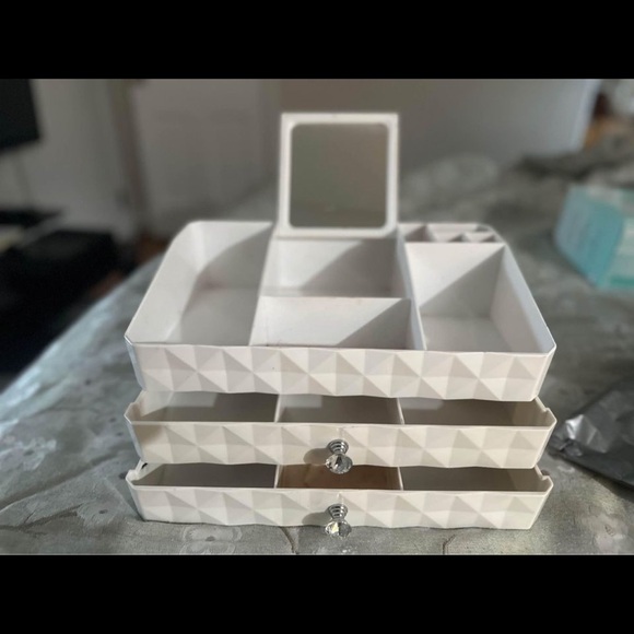 Makeup Box - Picture 2 of 2